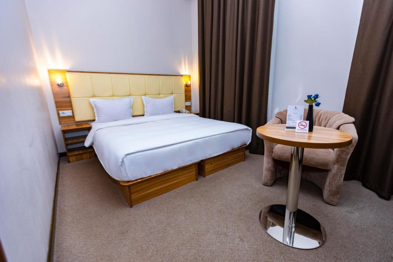 Sayyoh Hotel Ташкент Екстер'єр фото