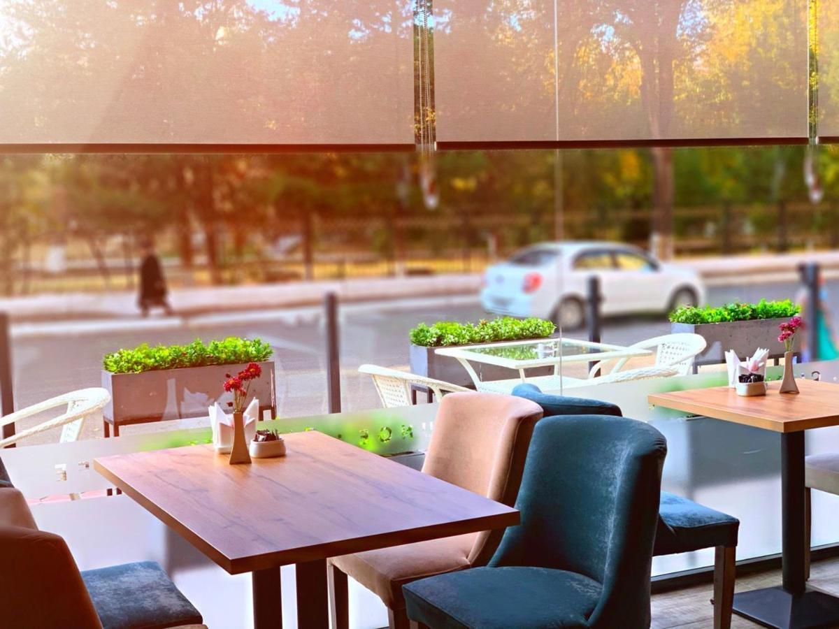 Sayyoh Hotel Ташкент Екстер'єр фото